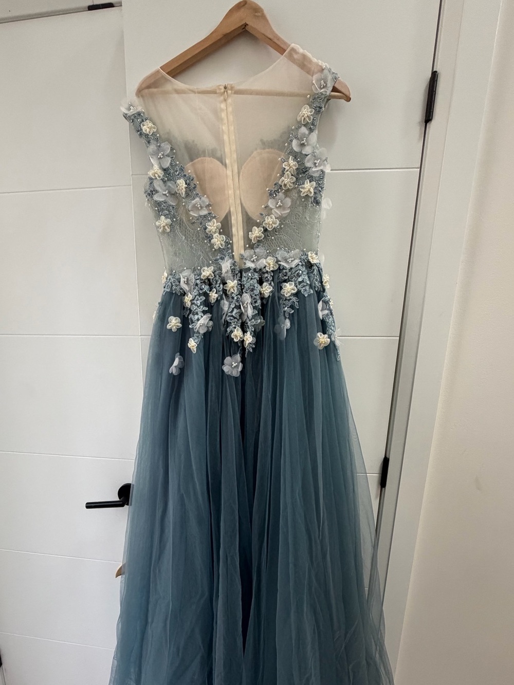 Prom/ Wedding ! Designer inspired Grey Tulle Maxi Dress with Floral Appliqué - Picture 4 of 14